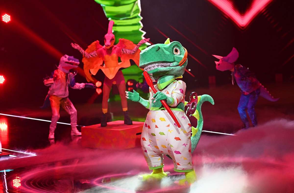 Der Sieg sollte in der darauffolgenden Staffel an den Dinosaurier gehen. Sänger Sasha steckte unter der Maske.