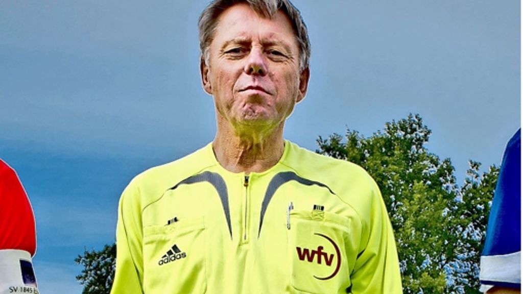  Der Sielminger Horst Böhm hat bereits mehr als 2000 Fußballspiele geleitet. Jetzt ist er 66, zückt noch immer gelbe Karten und wird dafür noch immer beschimpft. 