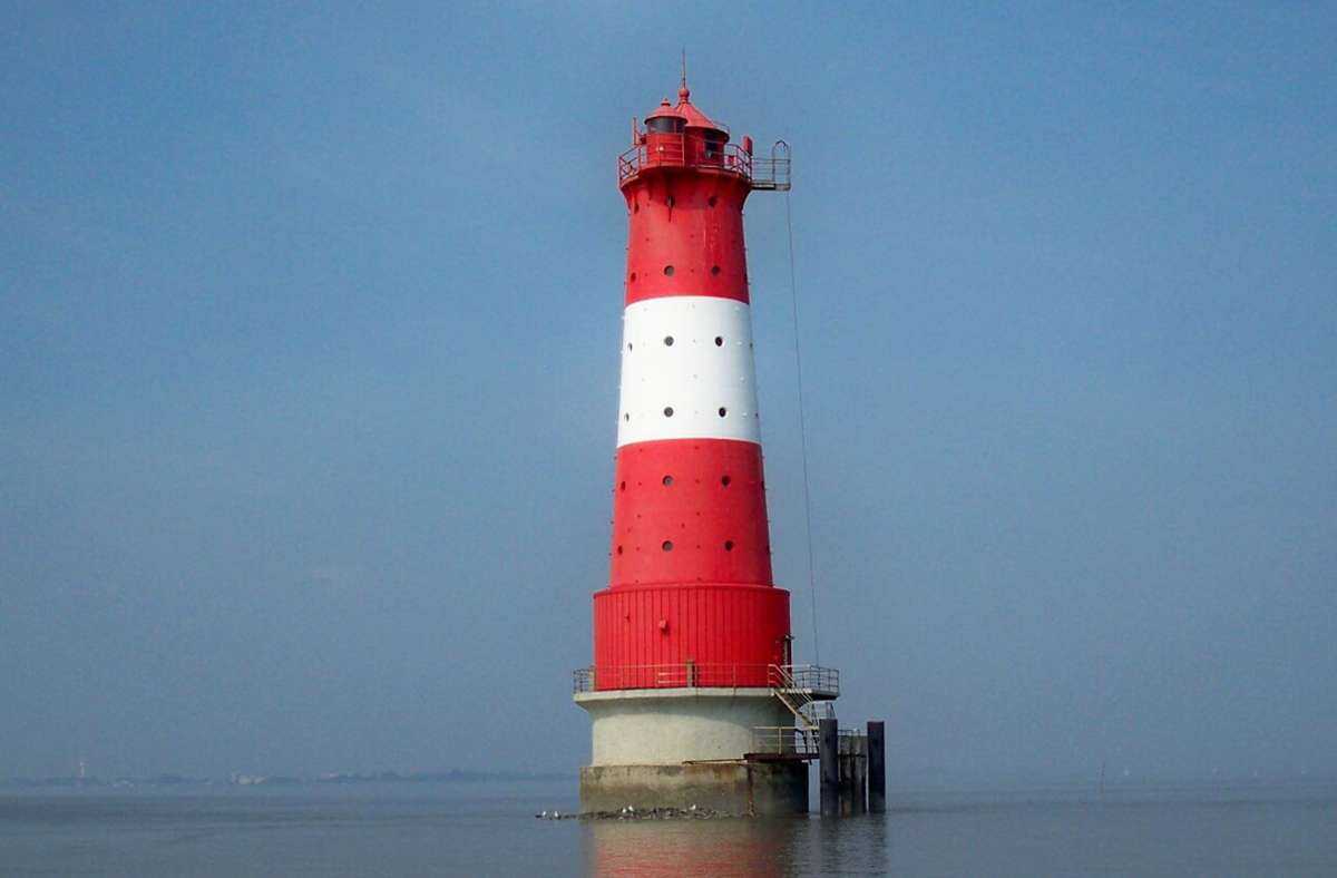 Der Leuchtturm Arngast ist ein 36,27 Meter hoher Leuchtturm im Jadebusen, einer großen Meeresbucht im Südteil der Nordsee.