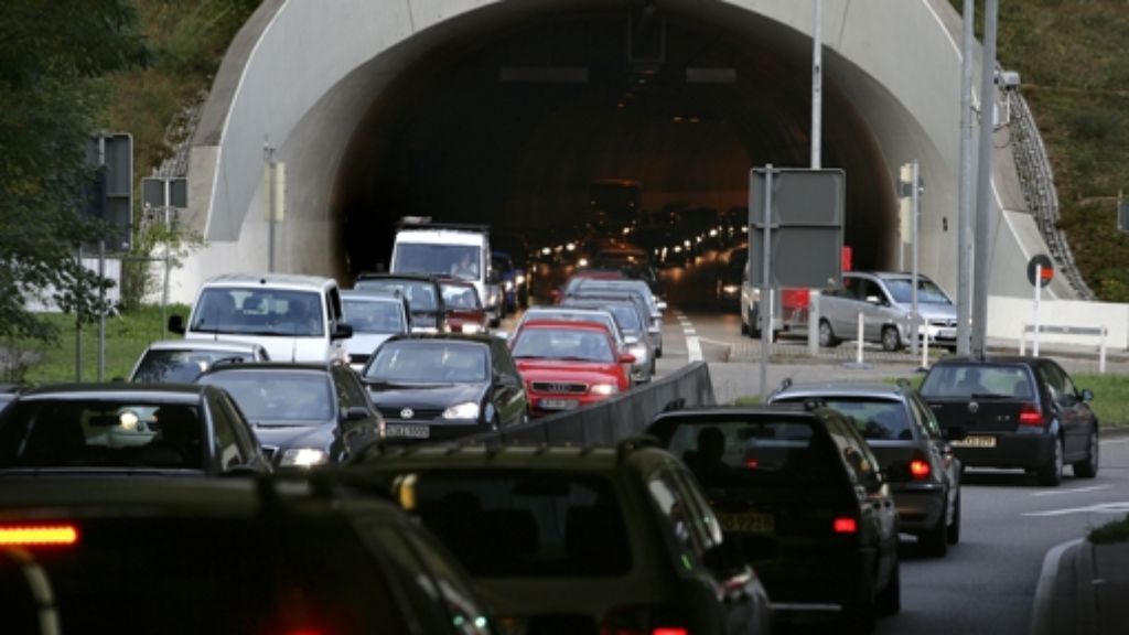 Blaulicht aus Stuttgart: 28. Oktober: Auffahrunfall im Heslacher Tunnel