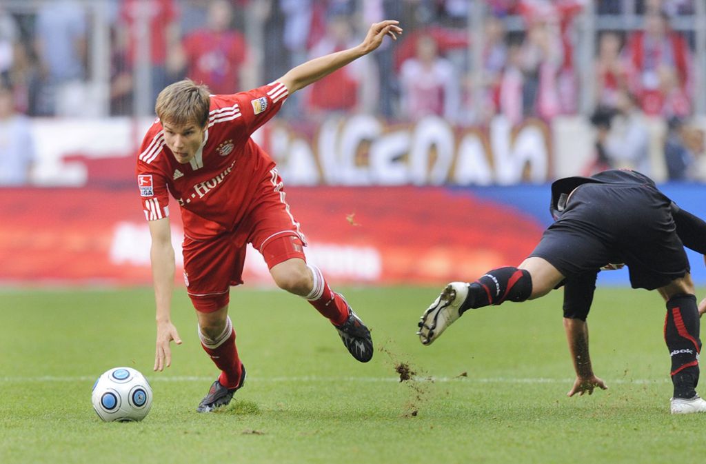Unter dem niederländischen Coach avancierte Badstuber in München als 20-Jähriger gleich zum Stammspieler. Nach seinen Anfängen beim TSV Rot an der Rot (1994 bis 2000) und dem VfB Stuttgart (2000 bis 2002) war er schon als 13-Jähriger zum FC Bayern gegangen.