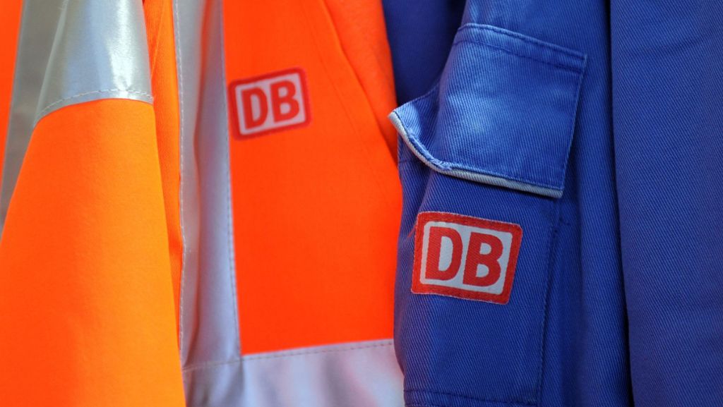 Bahnhof in Bad Cannstatt: Bahn-Mitarbeiter gebissen und geschlagen