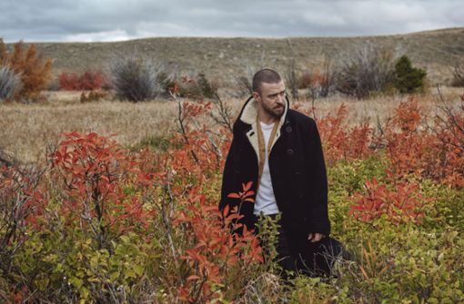 Ein paar Büsche machen noch keinen Wald: Justin Timberlake mimt auf den Fotos zu seinem Album „Man of the Woods“ den Landmann. Foto: Sony