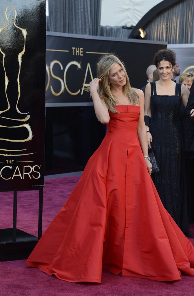 Filmdiva im roten Kleid: Seit 2007 ist Aniston Mitglied der Academy of Motion Picture Arts and Sciences und somit stimmberechtigt bei der alljährlichen Wahl der Oscar-Preisträger.