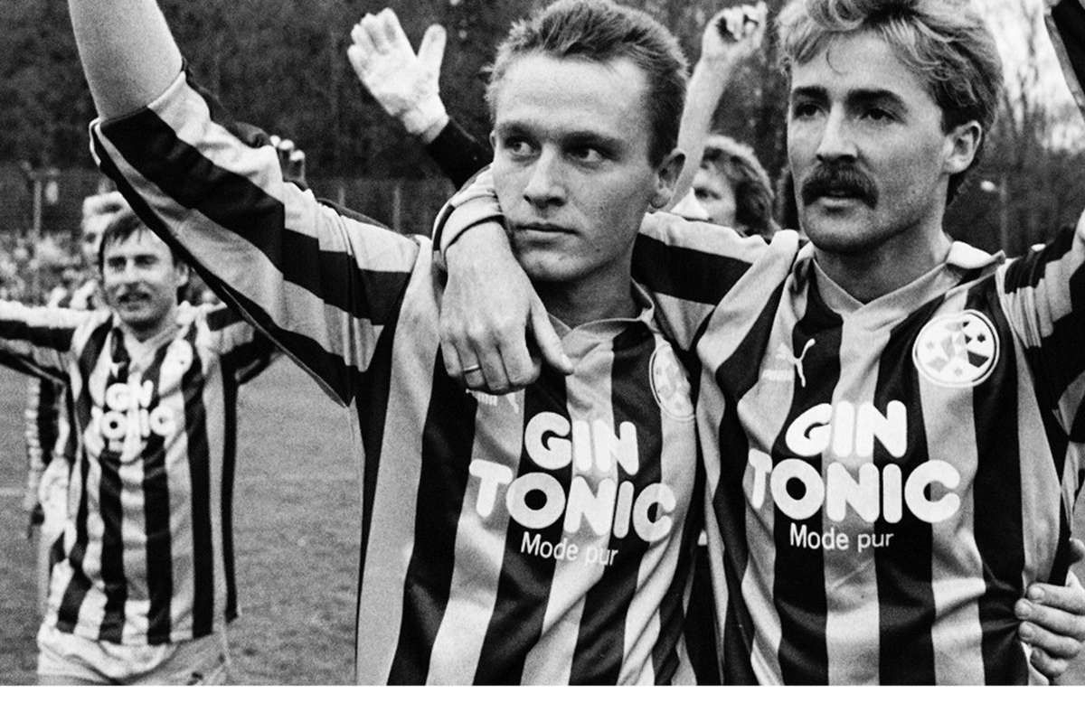 Christian Streich (links)  kickte einst für die Stuttgarter Kickers. Hier jubelt er mit Dieter Finke. Foto: imago images/Pressefoto Baumann/Pressefoto Baumann via www.imago-images.de