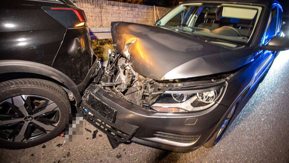 Einsatz in Schorndorf: Drei Verletzte bei Auffahrunfall mit drei Autos