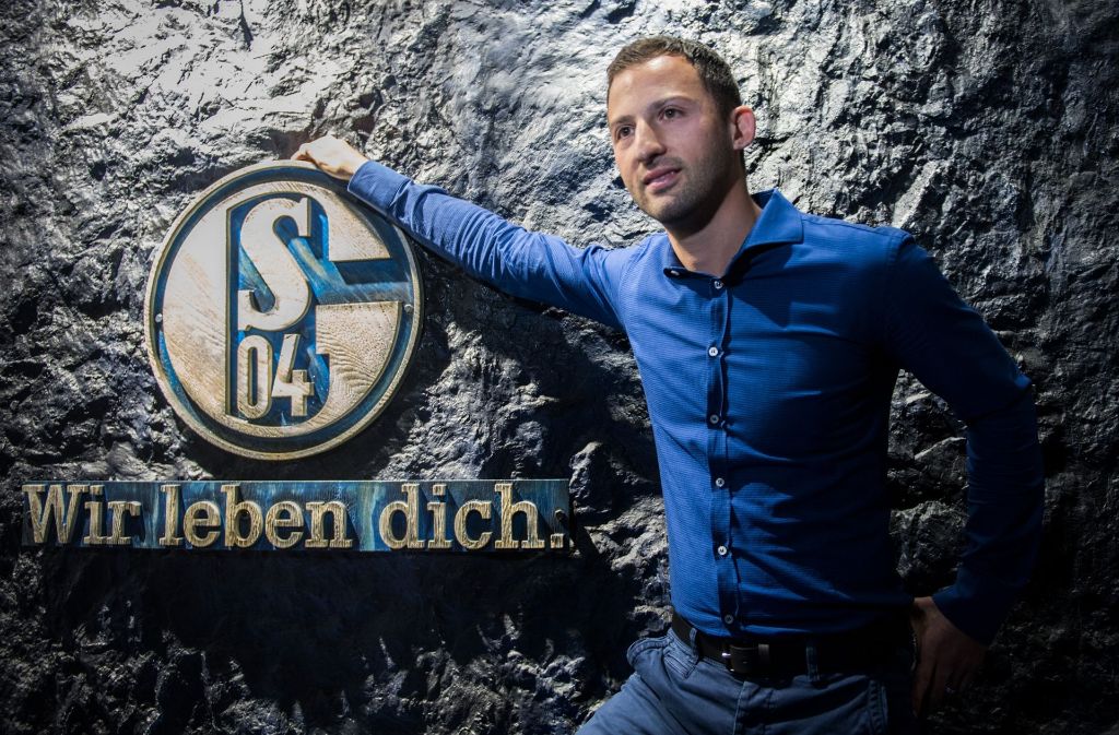 Domenico Tedesco übernimmt zur Saison 2017/18 die Bundesligamannschaft des FC Schalke 04.