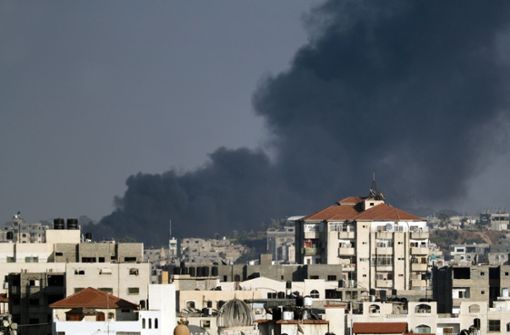 Rauch steigt nach israelischen Raketenangriffen über Gaza auf. Foto: AFP