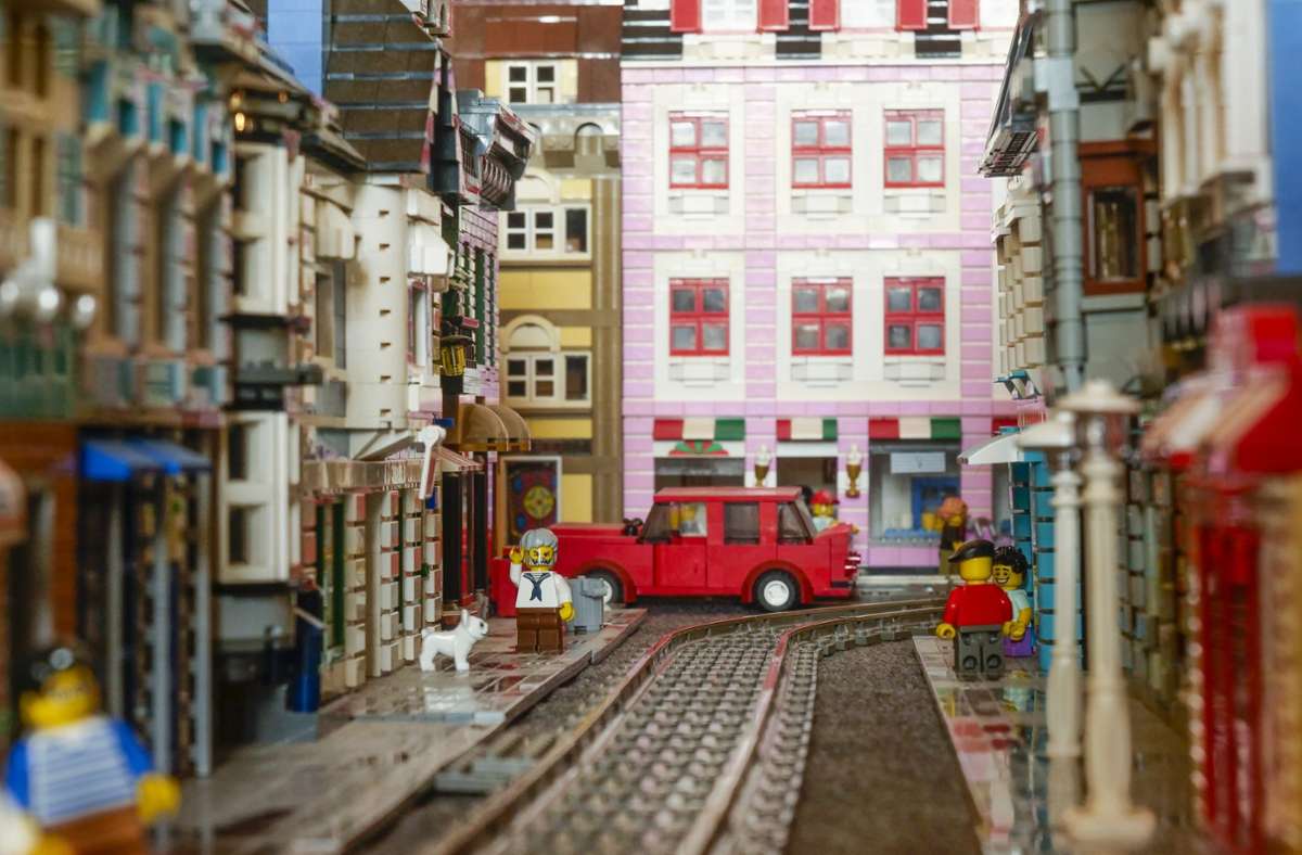 Durch die Lego-Stadt fährt in Ludwigsburg auch eine Bahn.