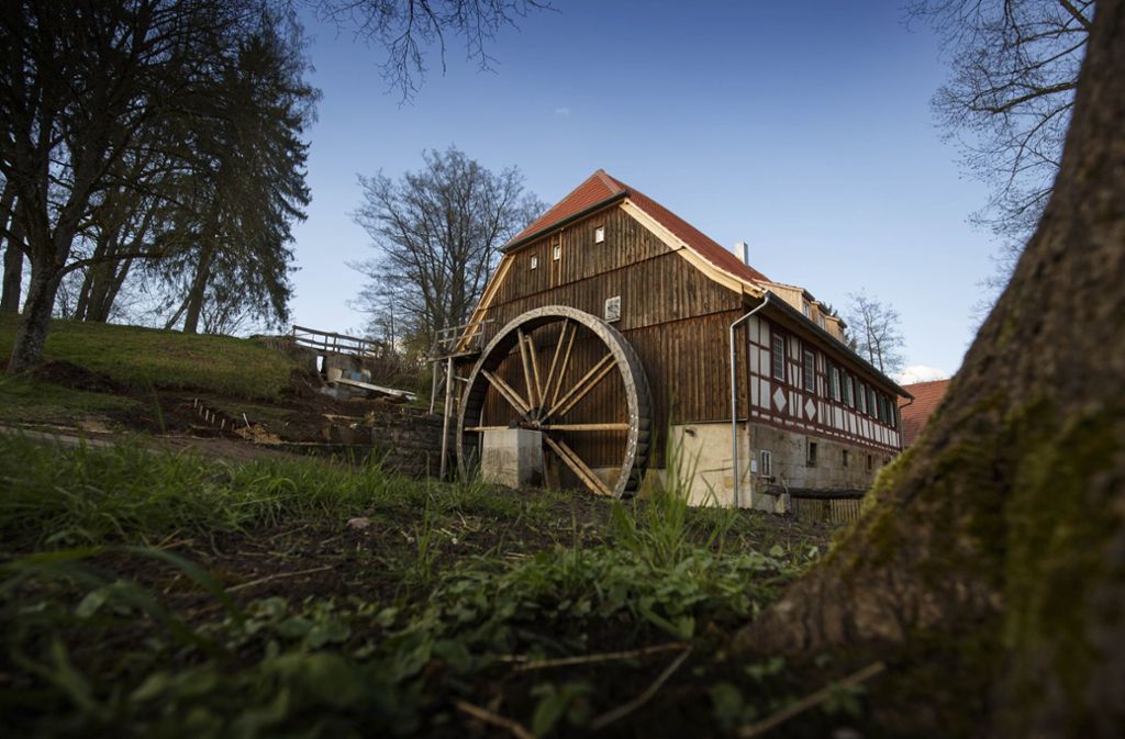 Die Meuschenmühle bei Alfdorf wurde 1553 erstmals als „Nibelgau-Mühle“ schriftlich erwähnt, vermutlich hat an diesem Standort aber schon im 13. Jahrhundert eine Mühle existiert.