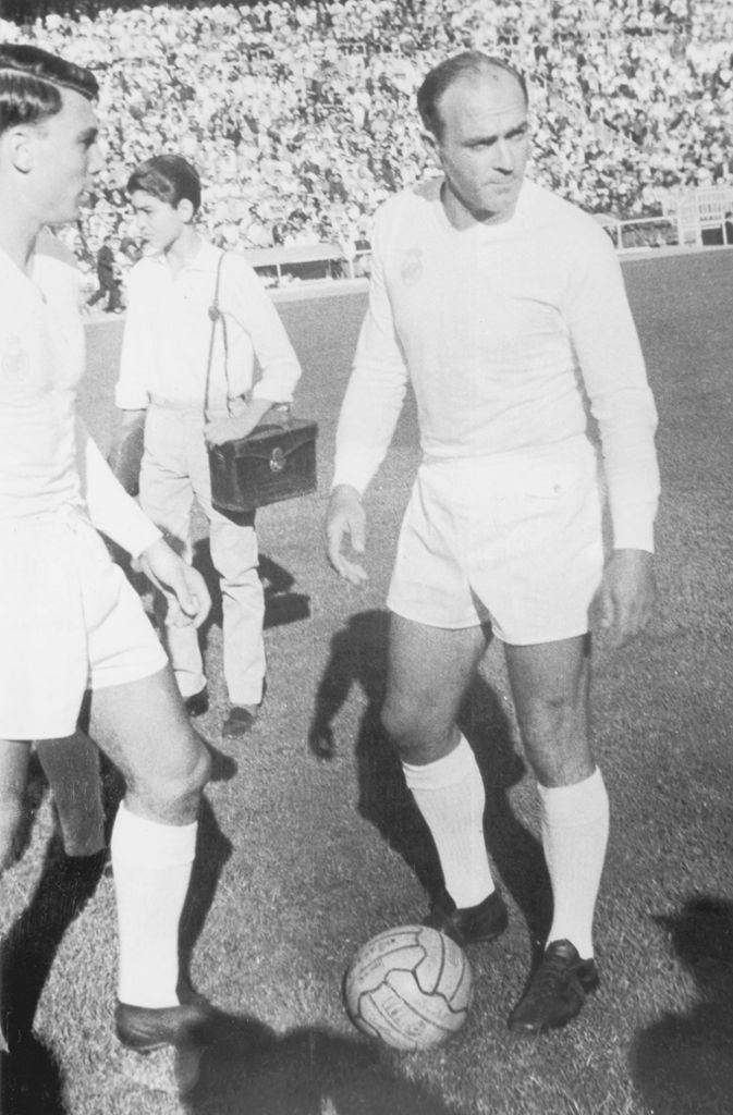 Zu Zeiten von Alfredo di Stefano (Foto) hat Real Madrid den Fußball in Europa beherrscht. Das Ergebnis waren fünf Titel im Europapokal der Landesmeister hintereinander (1955 bis 1960).