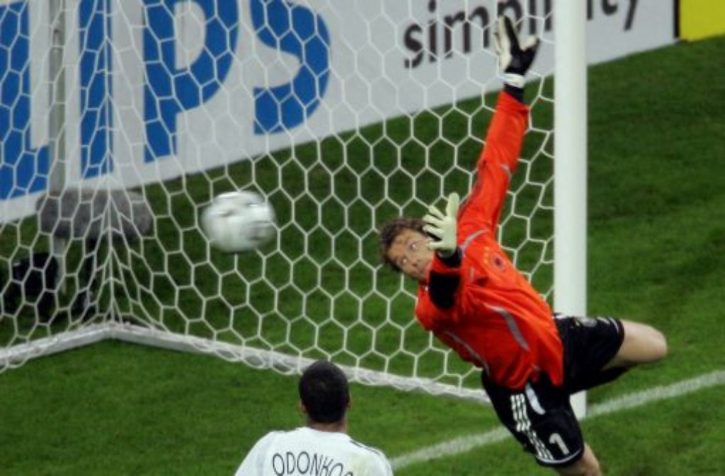 ... der Weltmeisterschaft 2006 allerdings wohl: In der 29. Minute der Verlängerung des Halbfinals in Dortmund traf Fabio Grosso an Jens Lehmann und David Odonkor vorbei zur italienischen Führung, die ...