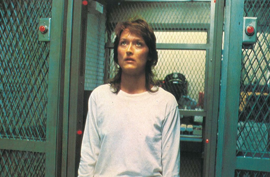 Als Chemietechnikerin in einer Brennelemente-Fabrik deckt Meryl Streep in „Silkwood“ (1983) skandalöse Sicherheitsmängel auf.