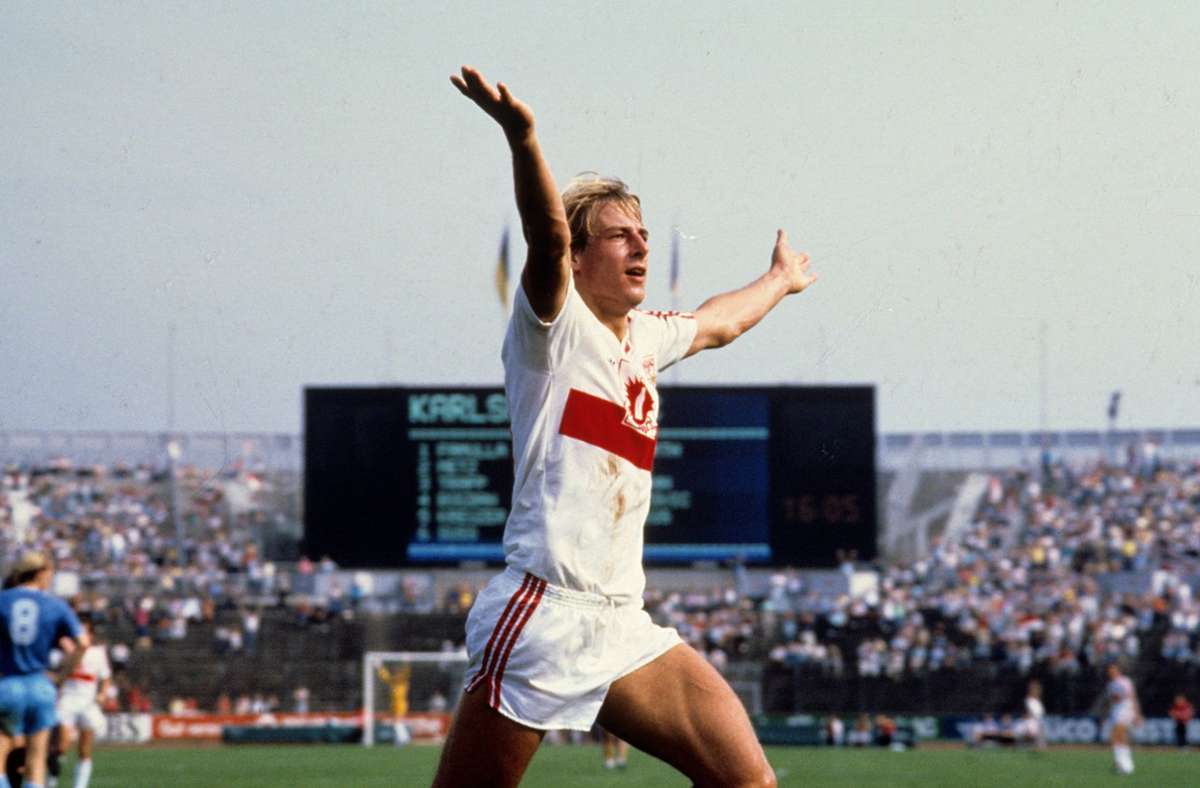 Jürgen Klinsmann ist eine VfB-Legende – für die Stuttgarter erzielte der Stürmer zwischen 1984 und 1989 in 186 Pflichtspielen 94 Tore, ehe es ihn in die große weite Fußballwelt zog.