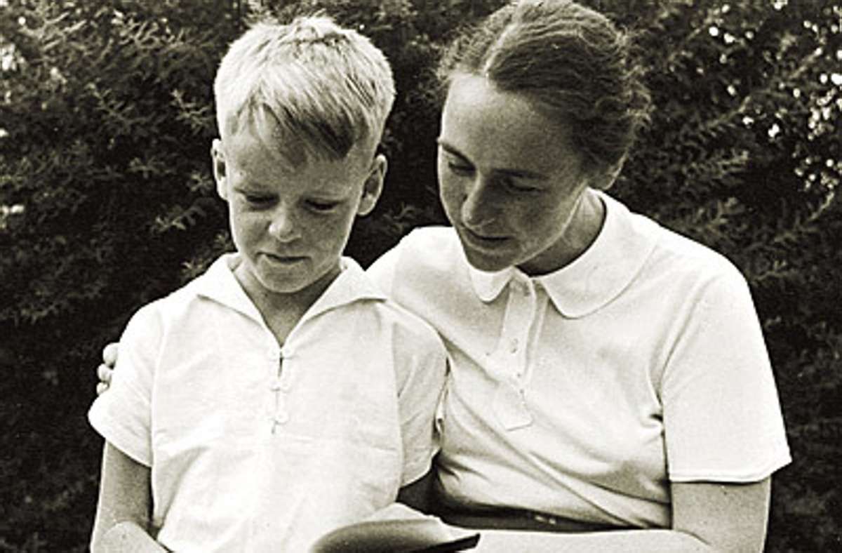 Jürgen Moltmann mit seiner Mutter Gerda Anfang der 30er-Jahre