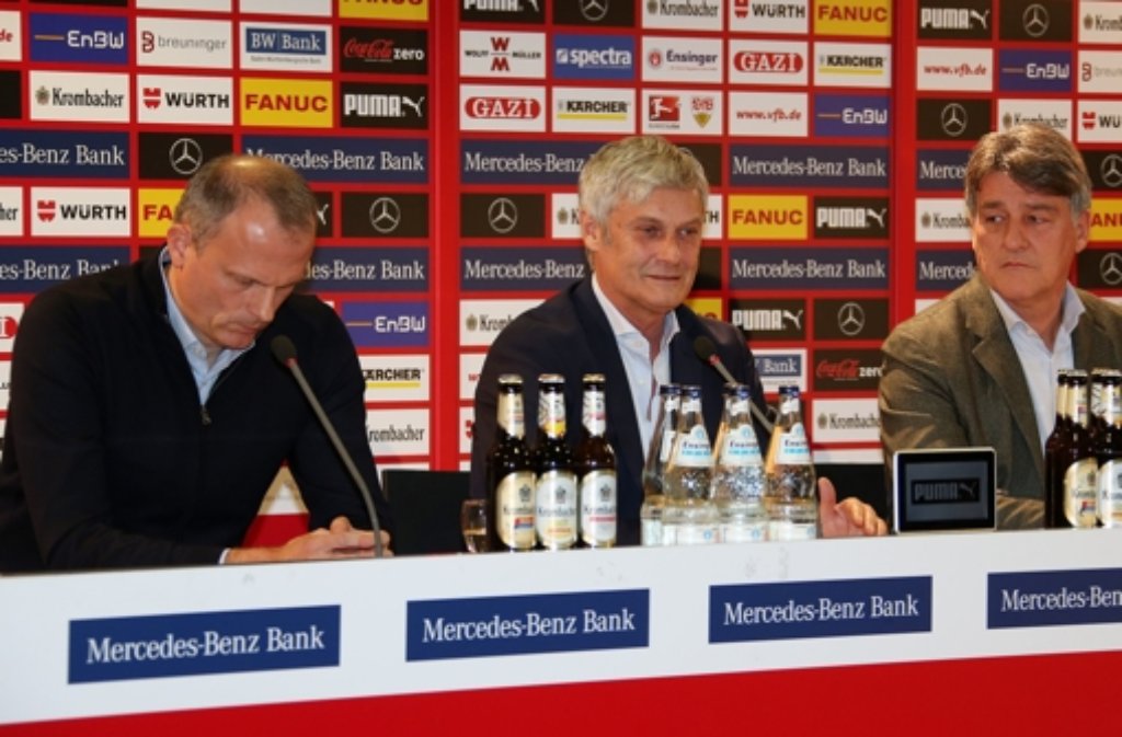Armin Veh (Mitte) hat dem VfB Stuttgart am Sonntagabend überraschend den Rücken gekehrt und stellt sich am Montag den Fragen der Journalisten.