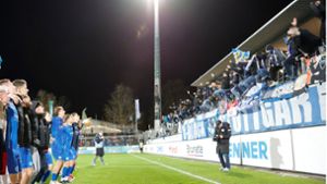 Stuttgarter Kickers gegen Bahlinger SC: „Ein toller Fußballabend“ – die Stimmen zum 4:0-Erfolg