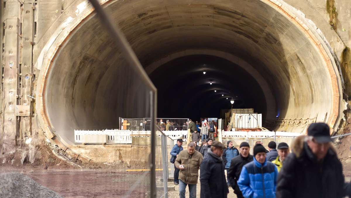  Der Streit über die Einsichtnahme in Unterlagen zur Rettung bei einem Zugbrand im Tunnel geht in eine neue Phase. Die S-21-Gegner beantragen Zwangshaft. 