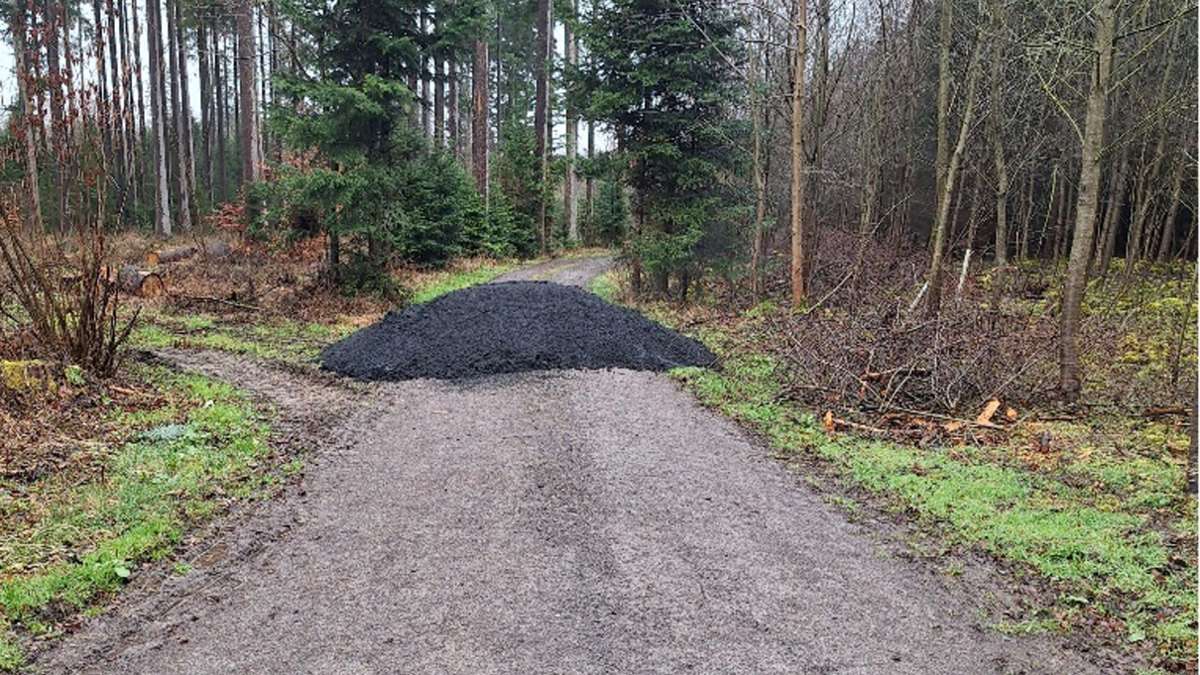 Illegaler Müll bei Rutesheim: Fünf Tonnen Asphalt illegal entsorgt