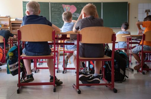 Kinder sollen auch ohne Deutsch-Kenntnisse früh in der Grundschule gefördert werden, sagt Kultusministerin Susanne Eisenmann. Foto: dpa