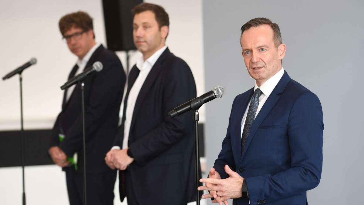  Bis Ende November solle ein Koalitionsvertrag zwischen SPD, Grünen und FDP stehen, sagte FDP-Generalsekretär Volker Wissing. In der Woche ab dem 6. Dezember solle dann der neue Bundeskanzler gewählt werden. 