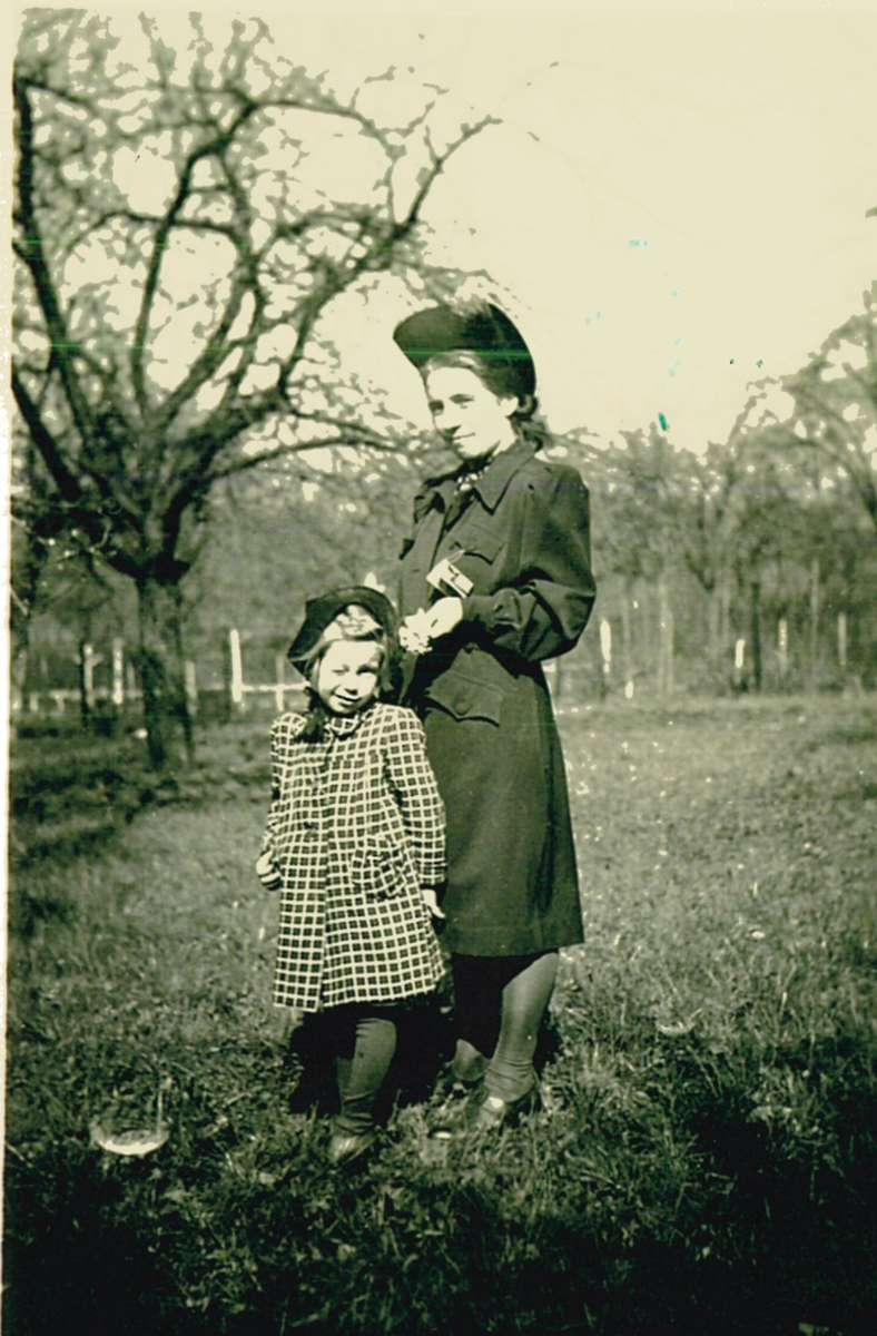 Renate Schmoldas mit ihrer Mutter