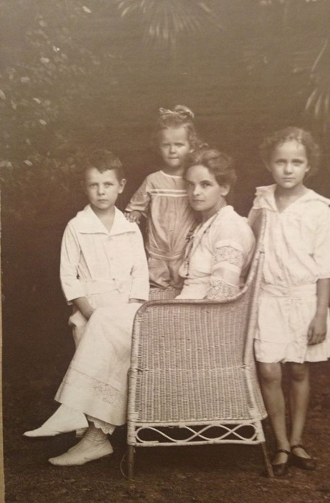 Elisabeth Schmidt mit den Kindern