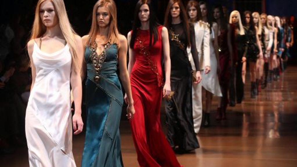 Fashion Week Mailand: Versace zeigt Seide und Glamour