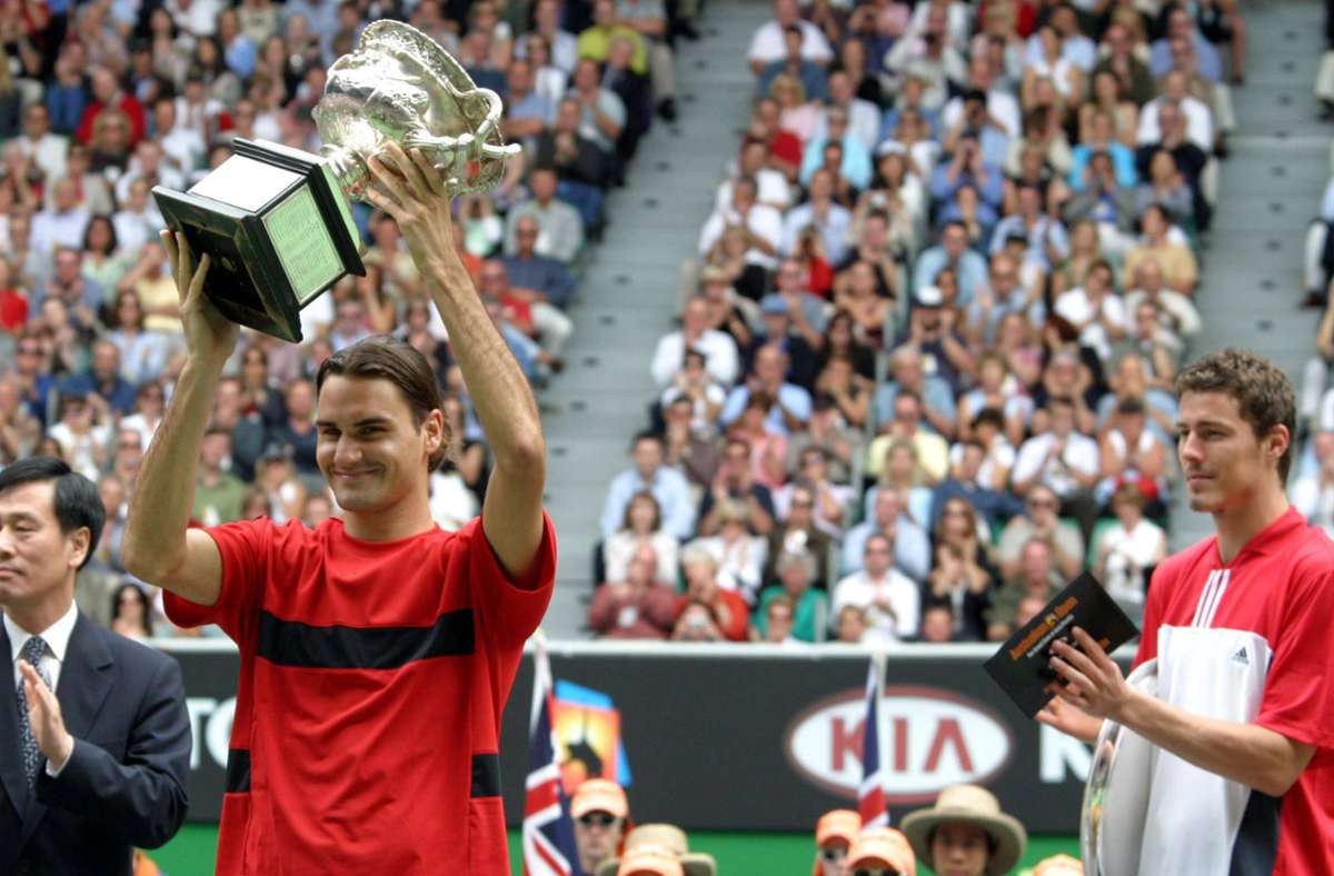 2004 folgte Grand-Slam-Titel Nummer zwei, nachdem Federer den Russen Marat Safin in Melbourne recht souverän in drei Sätzen bezwungen hatte.