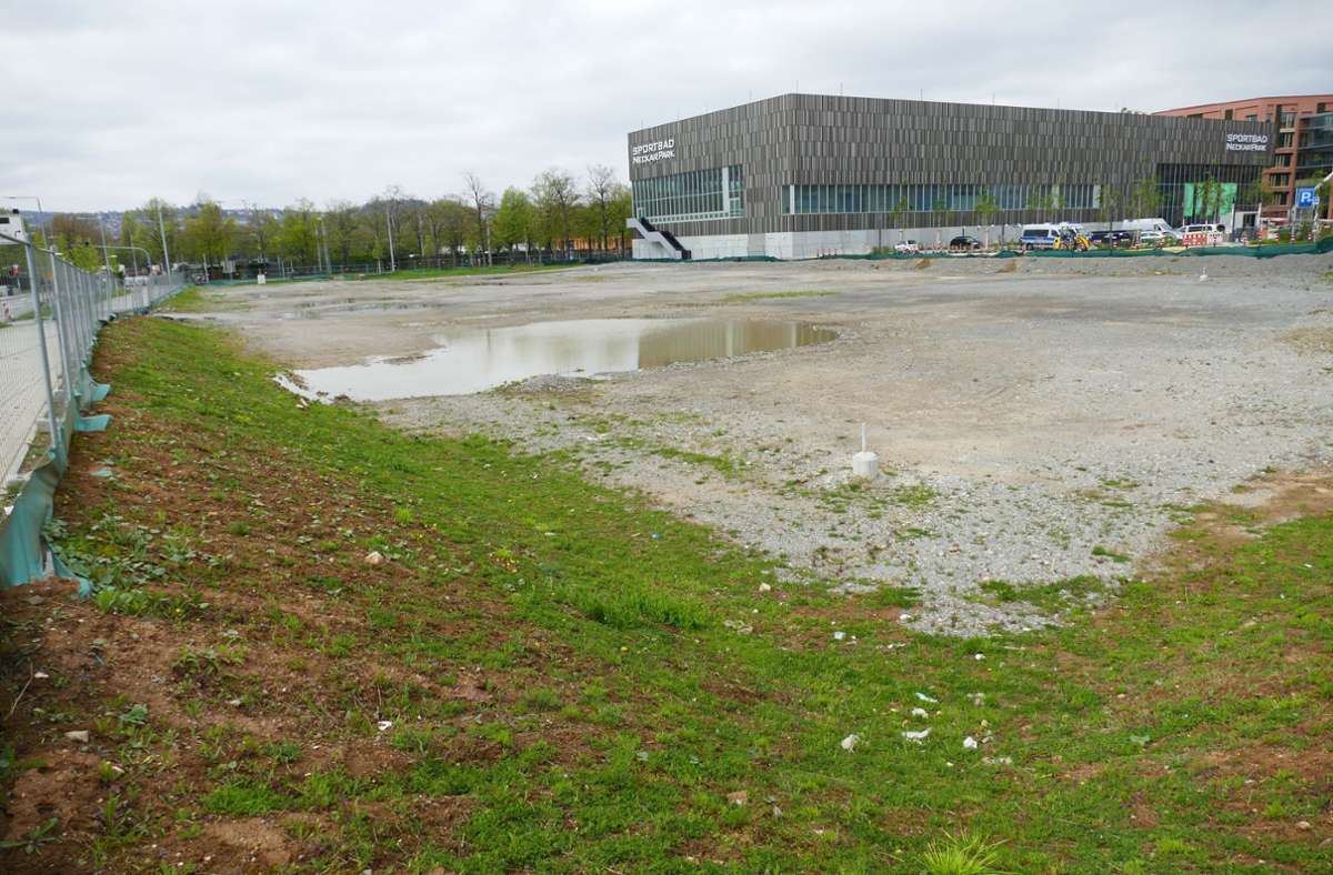 Das Baufeld Q 20 der Fay-Gruppe ist rund 8500 Quadratmeter groß und liegt zwischen der neuen Benzstraße (links) und dem Sportbad.