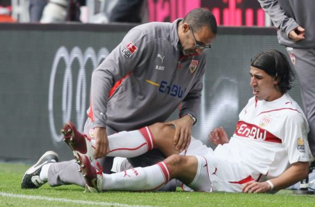 So jung er ist, übernimmt Khedira im Mittelfeld des VfB die Verantwortung. Da schmerzt es die Roten umso mehr, dass den Spieler immer wieder Verletzungsorgen plagen.