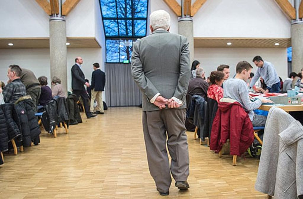 Gernot Schwarz lief als Wahlbeobachter durch die Reihen der Wahlhelfer im SSB Veranstaltungszentrum in Stuttgart. Im Veranstaltungszentrum wurden die Stimmen der Briefwahl für die Wahlkreise in Stuttgart ausgezählt.
