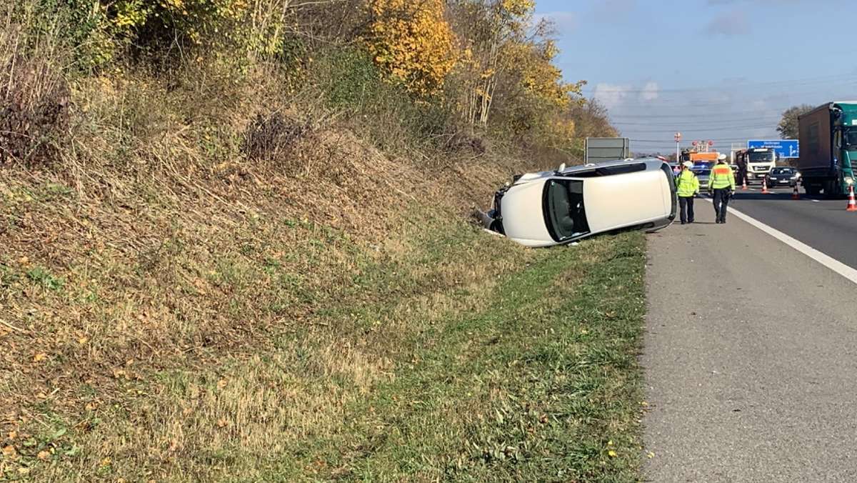 A81 bei Ludwigsburg: Heftiger Unfall sorgt für Stau – Polizei sucht Zeugen
