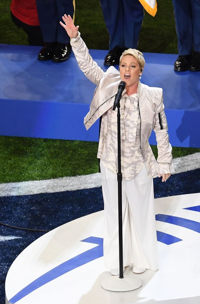 Sie selbst hatte bis zuletzt um ihren Auftritt gebangt: die US-Sängerin Pink kämpfte bis kurz vor dem Super Bowl mit einer Grippe.