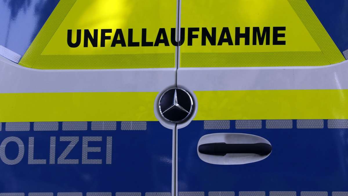 A73 bei Möhrendorf: Drei Polizeiautos fahren wegen einer Gießkanne ineinander