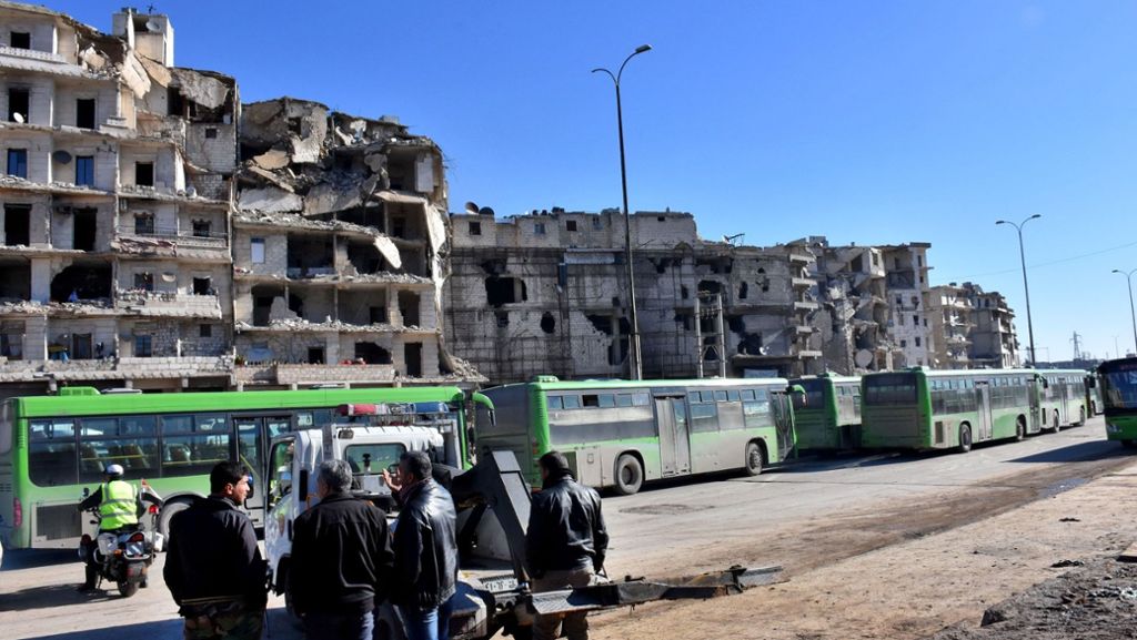 Evakuierung in Ost-Aleppo: Zweiter Konvoi erreicht Rebellengebiete