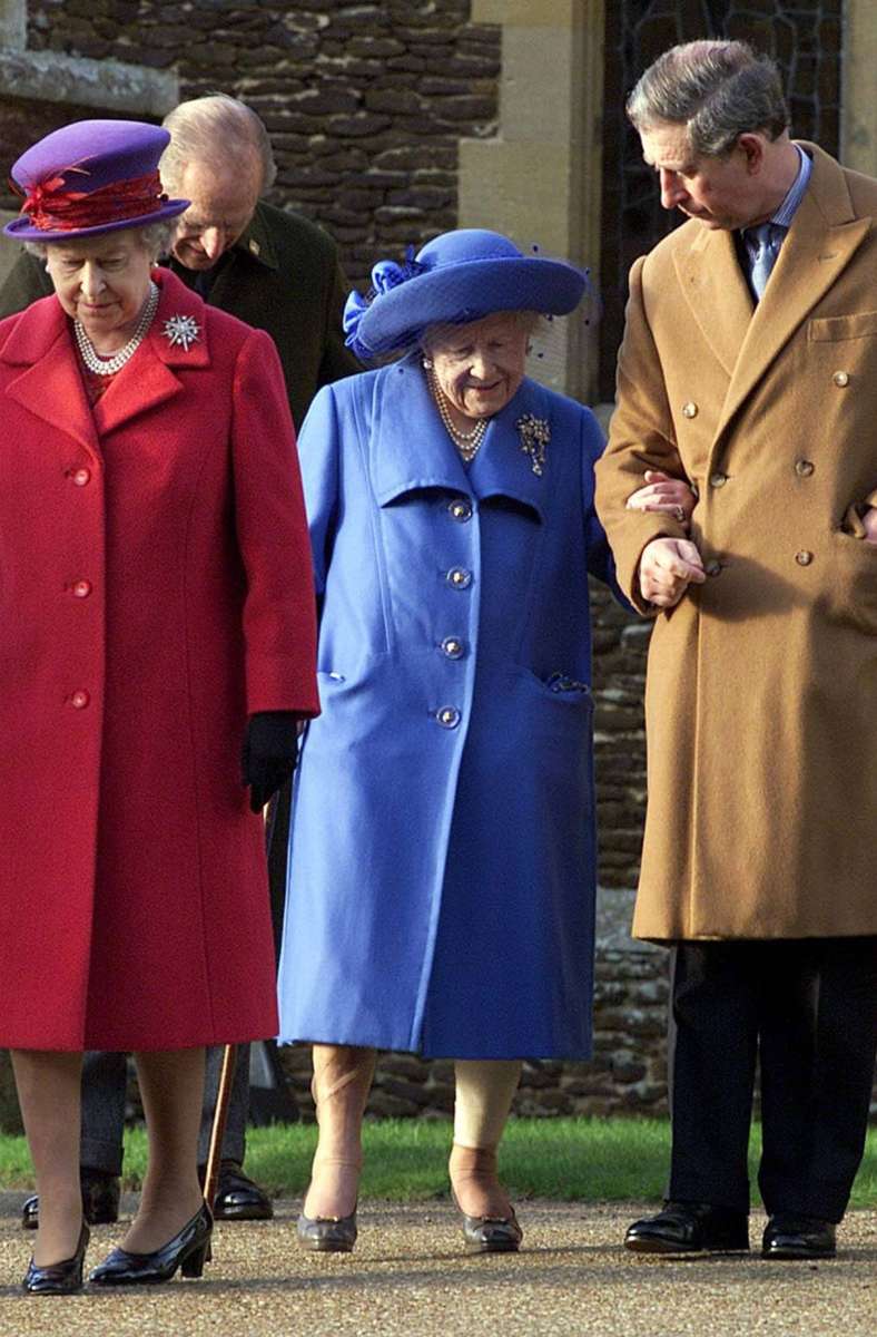 2000: Queen Elizabeth II., Prinz Philip, Queen Mum und Prinz Charles (von links)