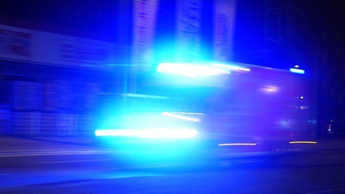 Unfall in Bayern: Krankentransporter stößt mit Auto zusammen –  zwei Patienten tot