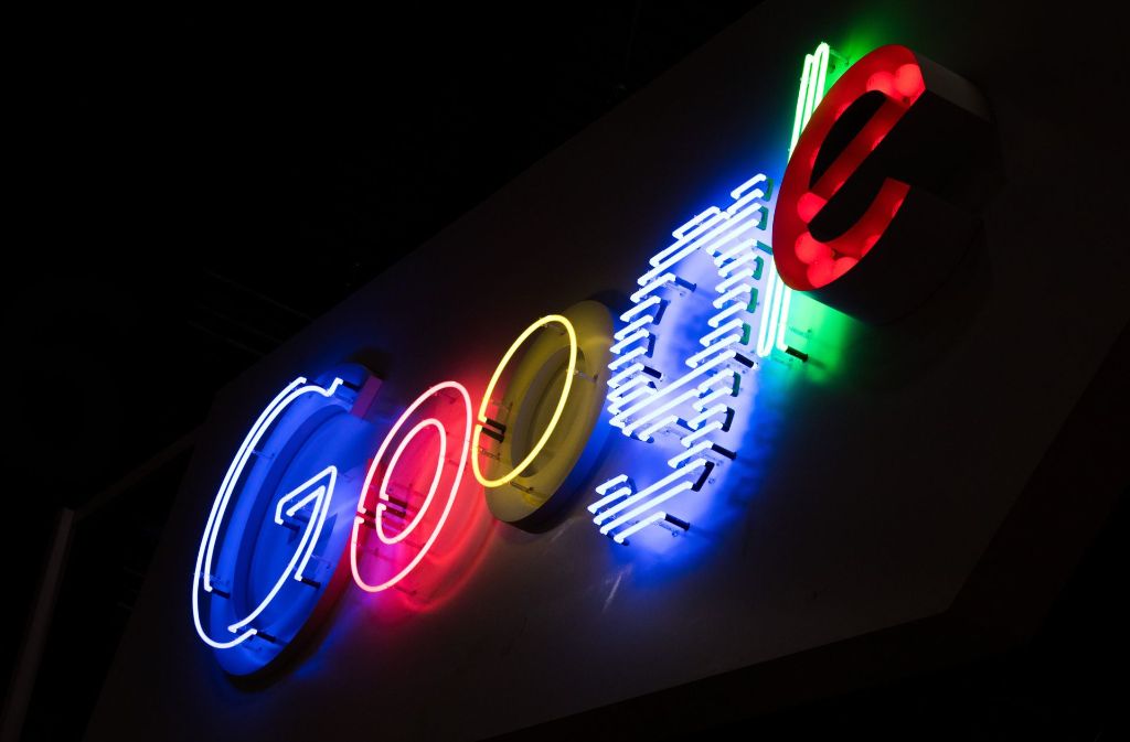 Google folgt mit 141,70 Milliarden US-Dollar auf Platz Zwei.