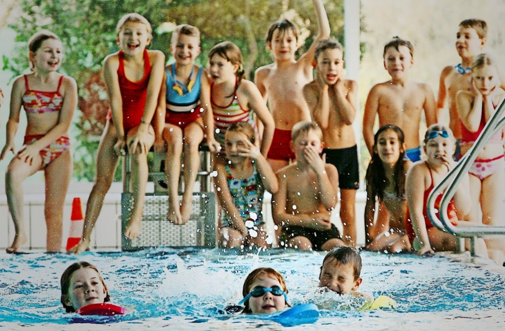 Ein Bild mit Seltenheitswert: Immer weniger Kinder lernen schwimmen. Foto: dpa