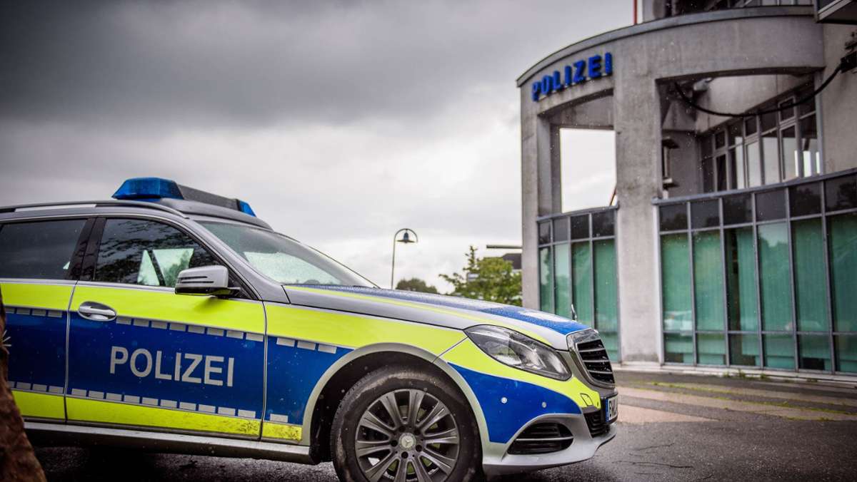 Polizei sucht Exhibitionisten: Mann belästigt 25-Jährige in Stuttgart-Büsnau