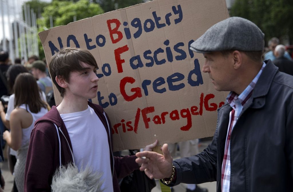 Alt gegen Jung. Ein Junge demonstriert in London gegen das Ergebnis des Brexit-Referendums.