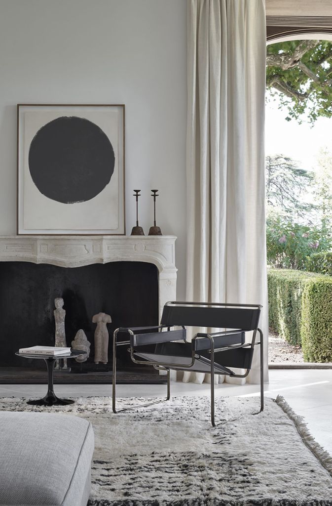 In der Bauhaus Limited Edition in einer Auflage von nur 500 signierten und nummerierten Exemplaren wartet bei Knoll der „Wassily Chair“ von Marcel Breuer auf kaufkräftige Möbelfreunde.