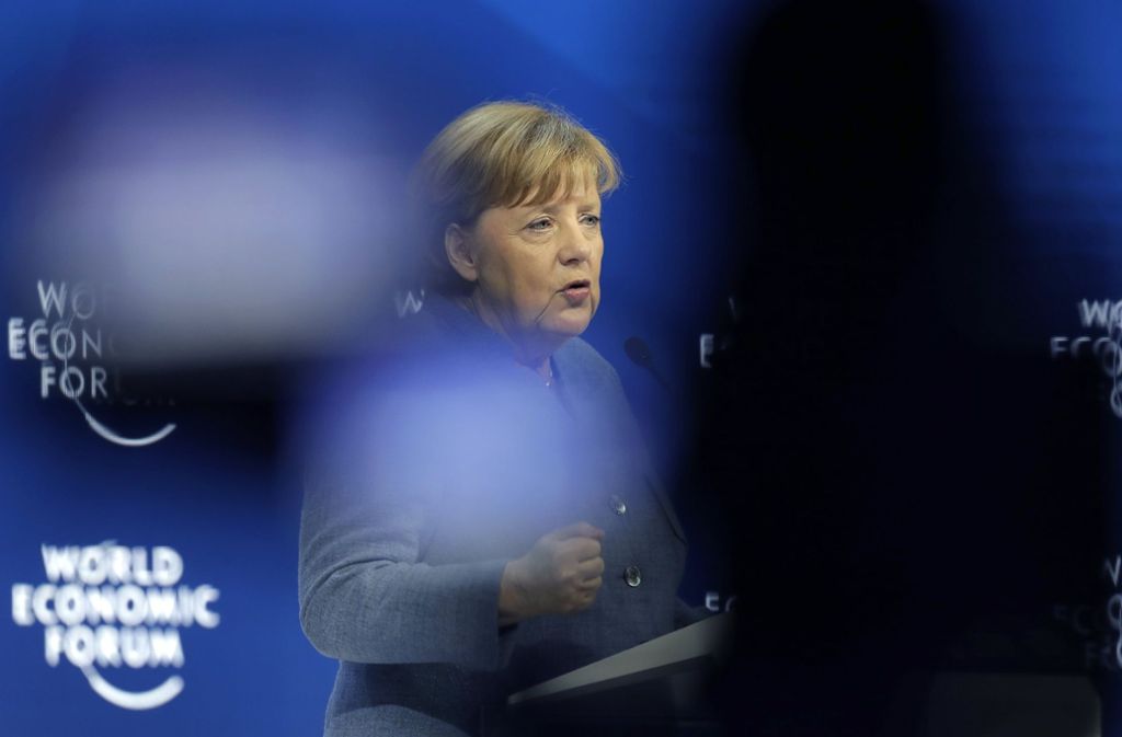 Angela Merkel hat in Davos vor nationalistischer Abschottung gewarnt, aber noch keinen großen Entwurf für die Europäische Union präsentiert. Foto: AP