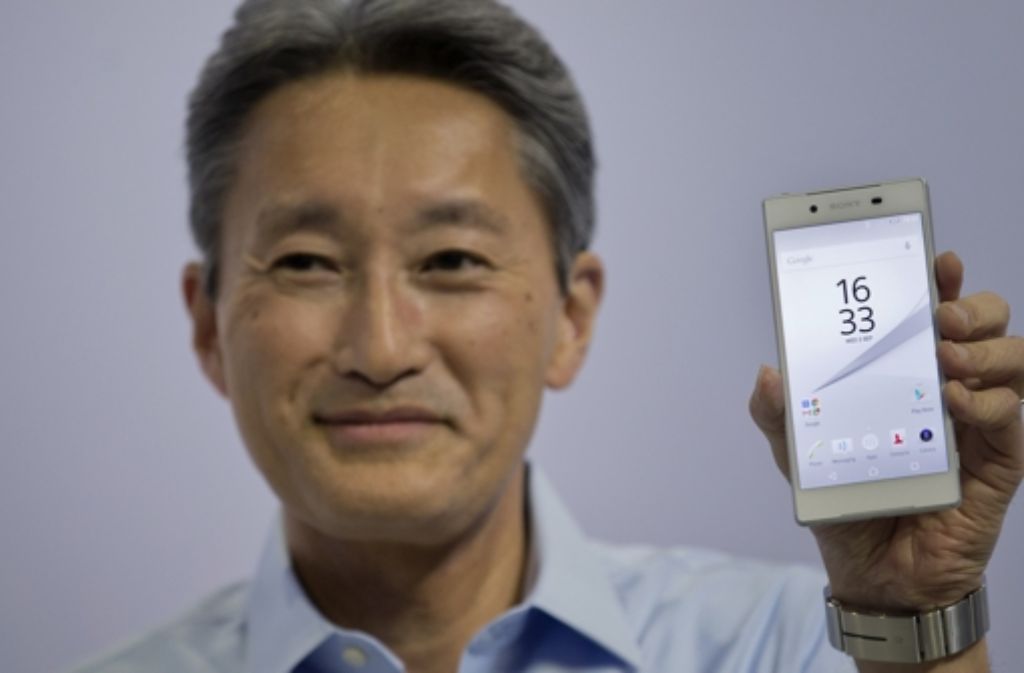 Die Verkaufsschlager der Konsumelektronik sind mehr denn je Smartphones. Sony-Chef Kazoo Hirai präsentiert das neue Xperia Z5.