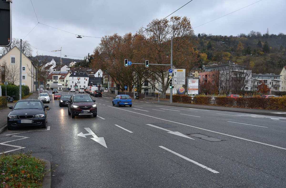 An den Otto-Hirsch-Brücken in Richtung Obertürkheim soll eine separate Radspur eingerichtet werden.