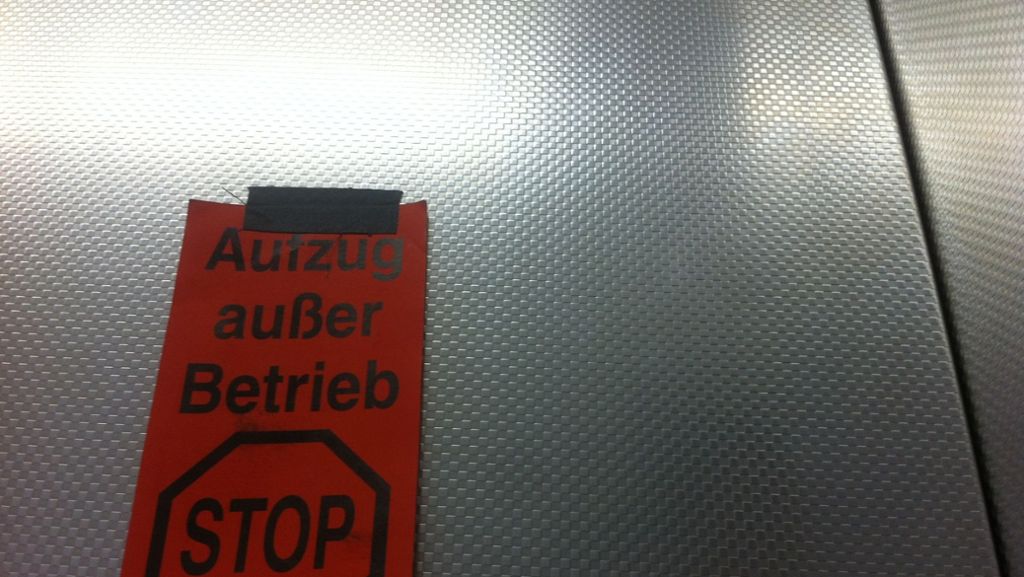 Aufzugsdrama in Ludwigsburg: Mann sperrt sich in Bahnhofsaufzug ein