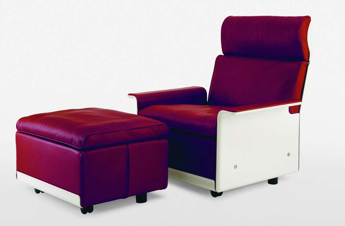 Möbel kann Dieter Rams auch: Sesselprogramm mit hoher Rückenlehne aus Buchenholz und Metall für die Firma Vitsœ+Zapf aus dem Jahr 1962.