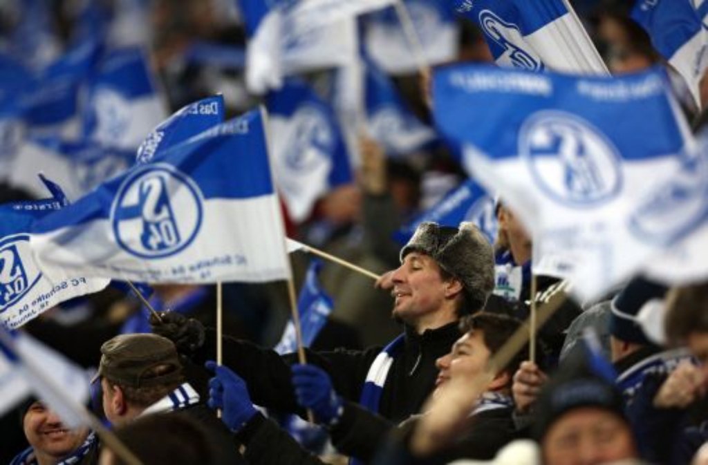 ... ihr Lieblingsclub Schalke 04 nach mehr als 50 Jahren mal wieder die Meisterschale holt.