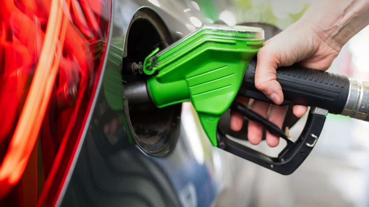 Benzin und Diesel teurer: Spritpreise gestiegen - Tanken aber preiswerter als vor zwölf Monaten